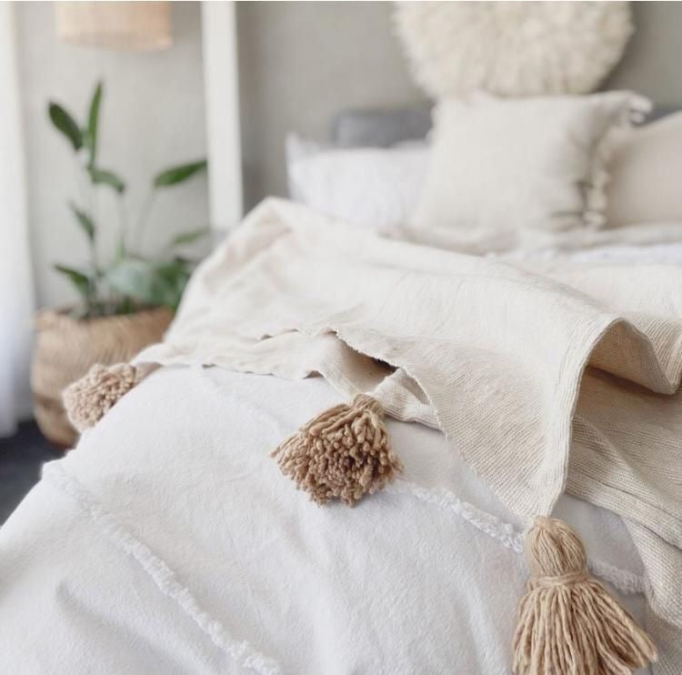 White Pompom Blanket